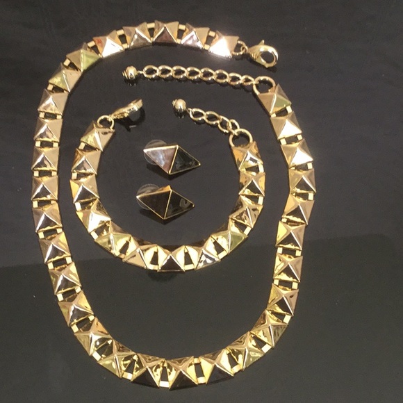GoldTonePolished12mmPyramid Shaped Nckl,Braclt,Ear - Picture 4 of 8